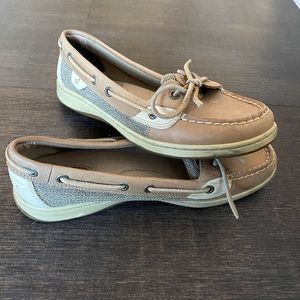 Sperry women’s 8.5 boat shoes-like new